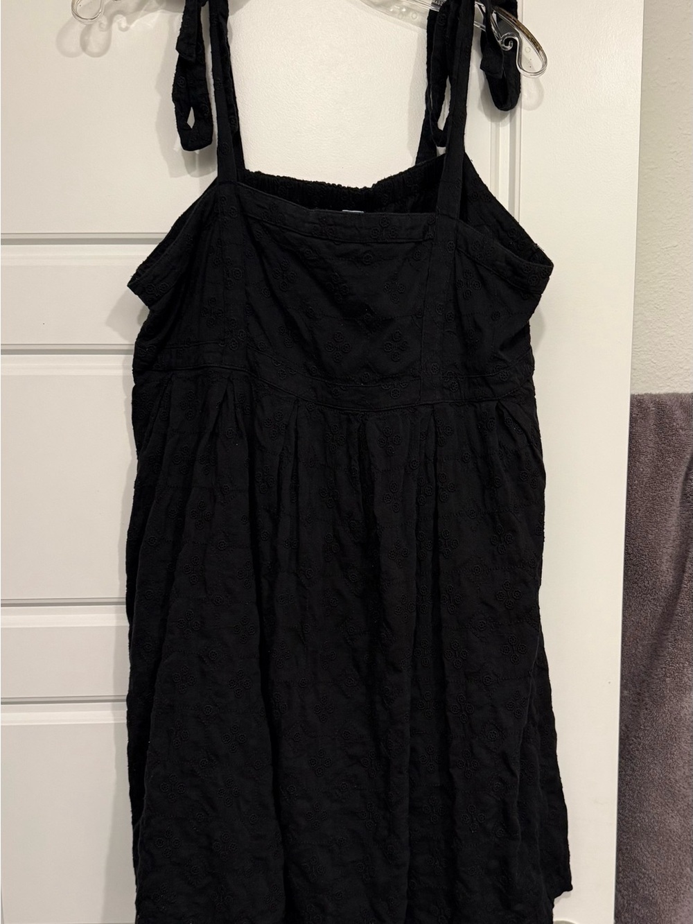 Old Navy Black Eyelet Tie-Shoulder Mini Dress size L